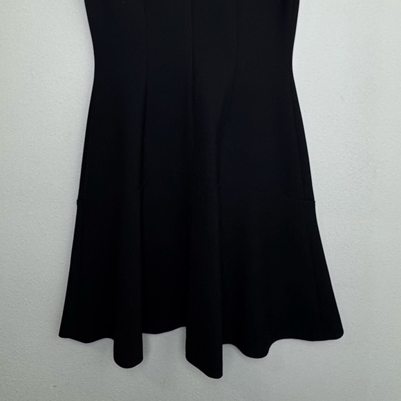 Diane Von Furstenberg Maureen Dress‎ LBD Laser Cut
Flounce Dress Size 2 - Picture 9 of 14